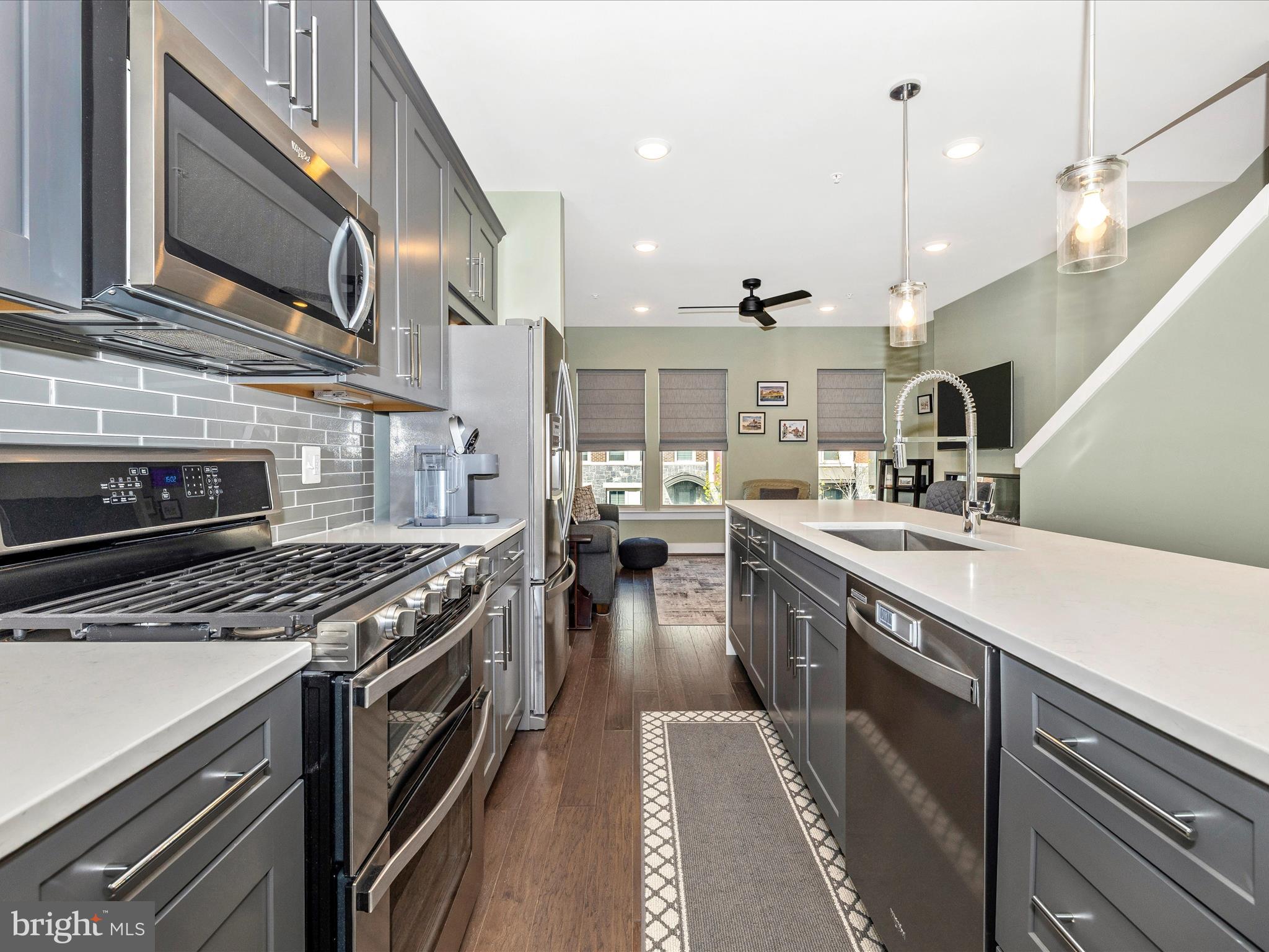 1009 ROCKWELL AVENUE