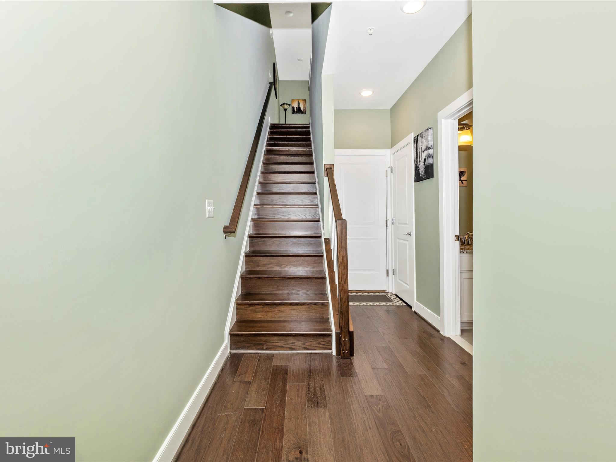 1009 ROCKWELL AVENUE