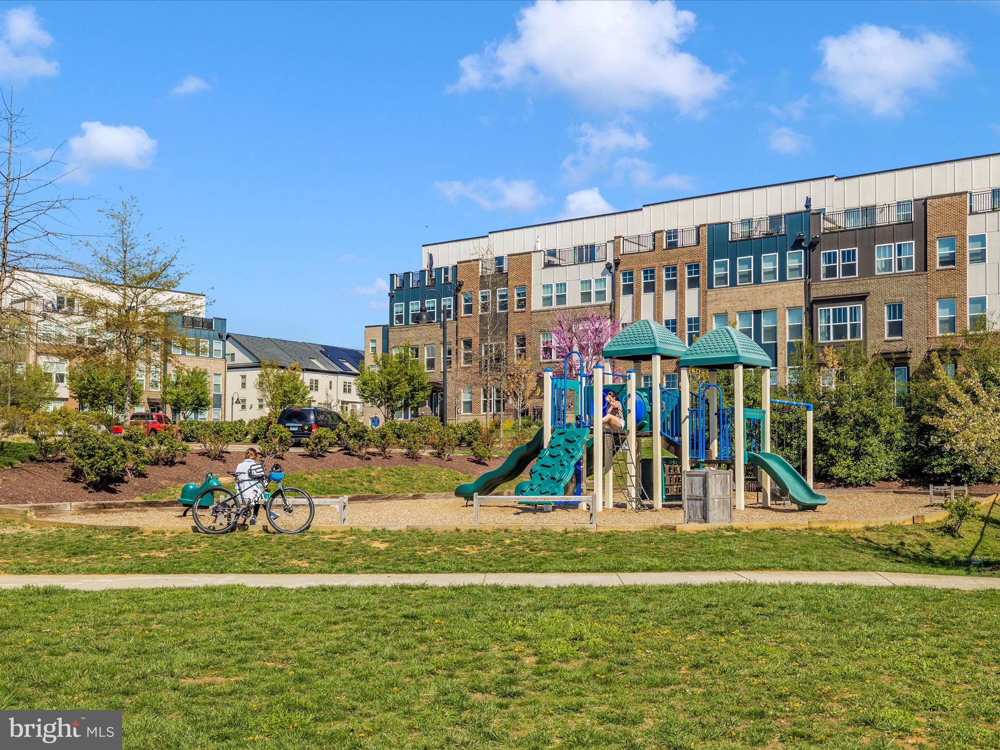 1009 ROCKWELL AVENUE