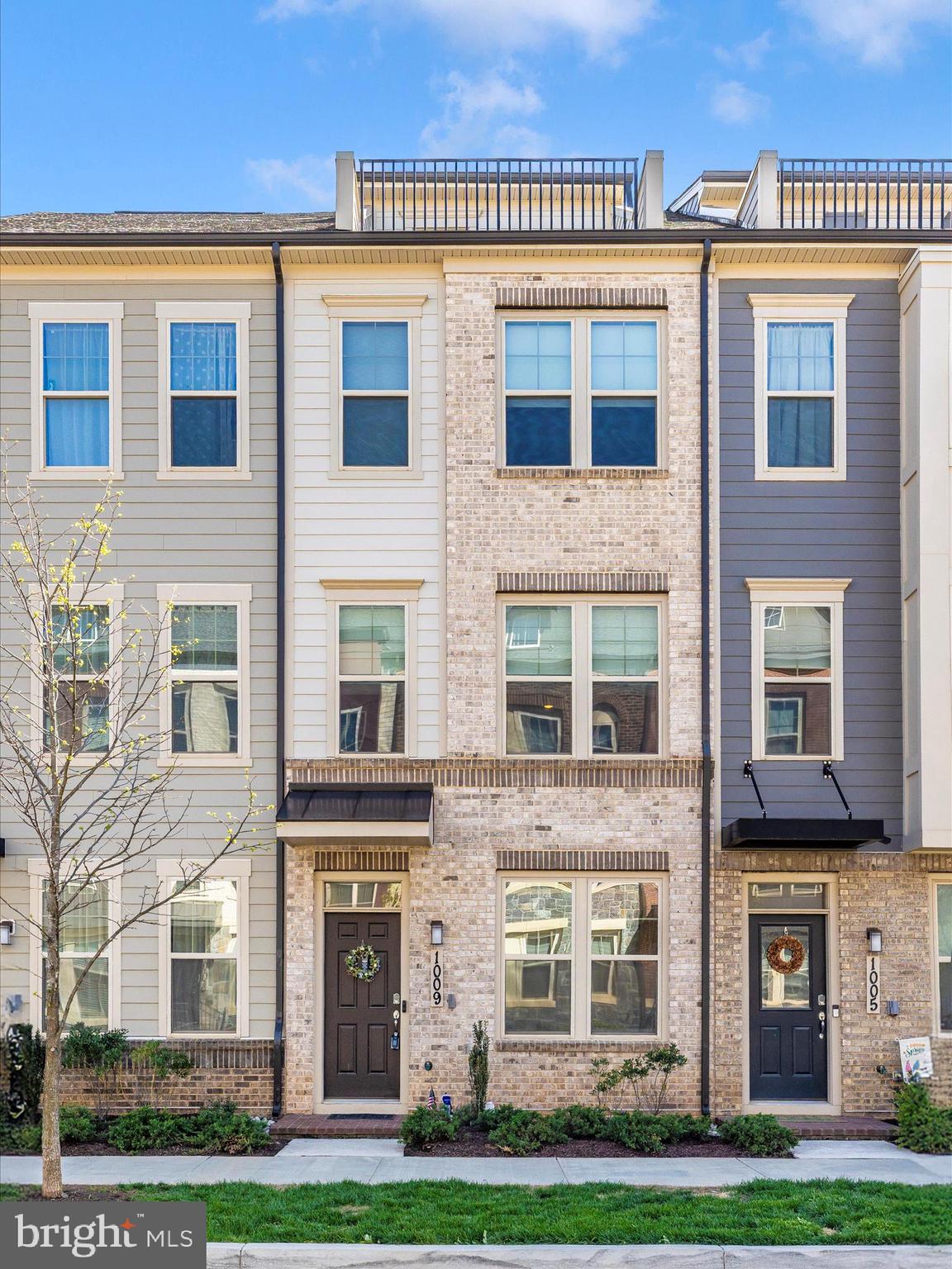 1009 ROCKWELL AVENUE