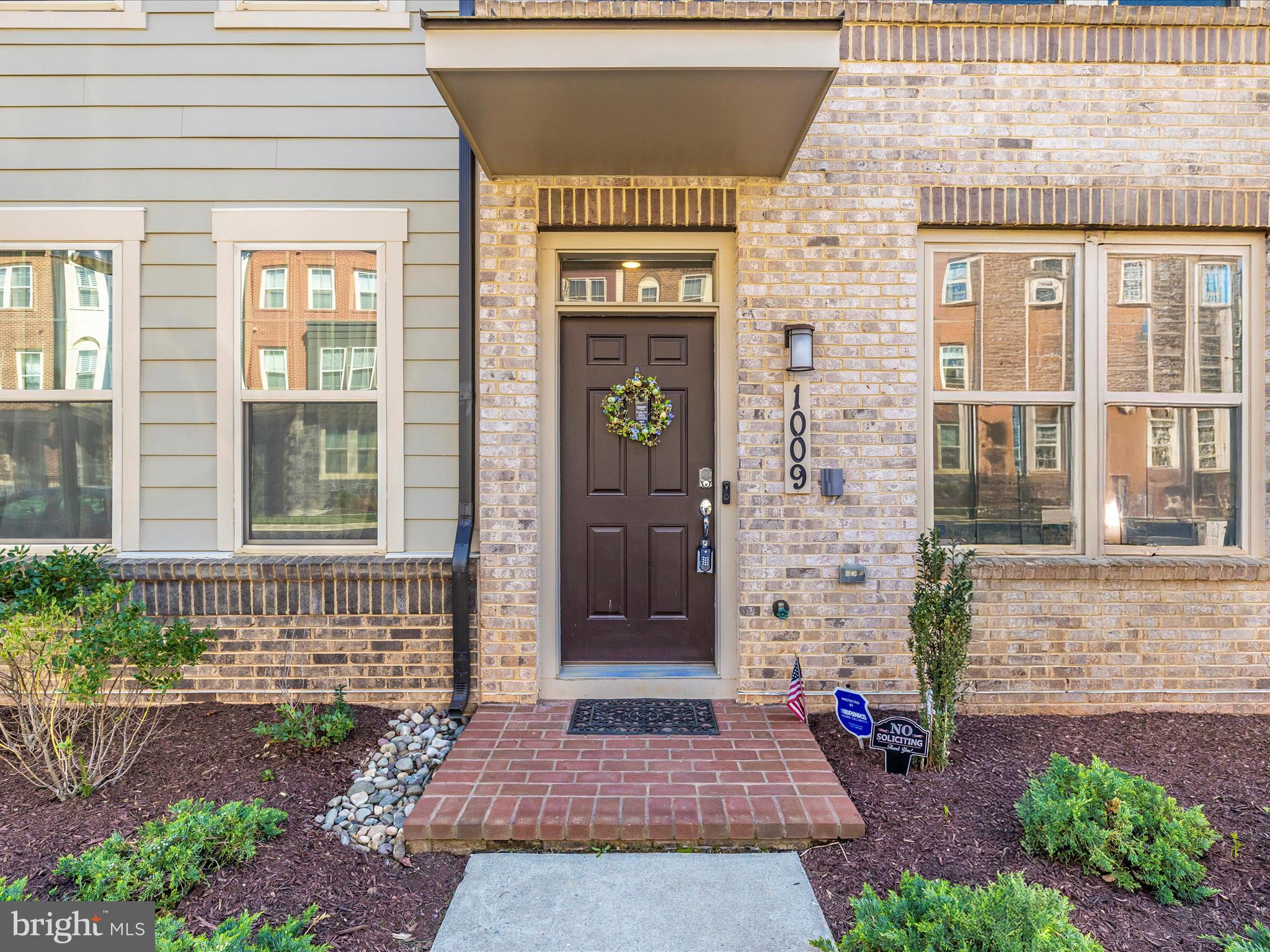 1009 ROCKWELL AVENUE