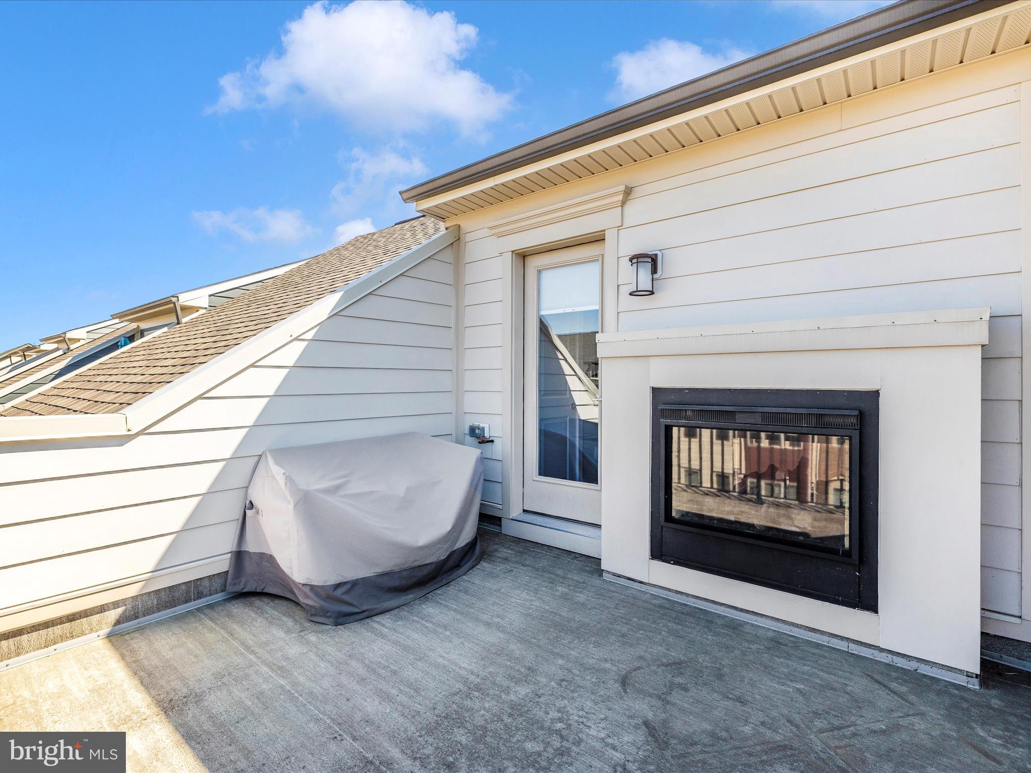 1009 ROCKWELL AVENUE