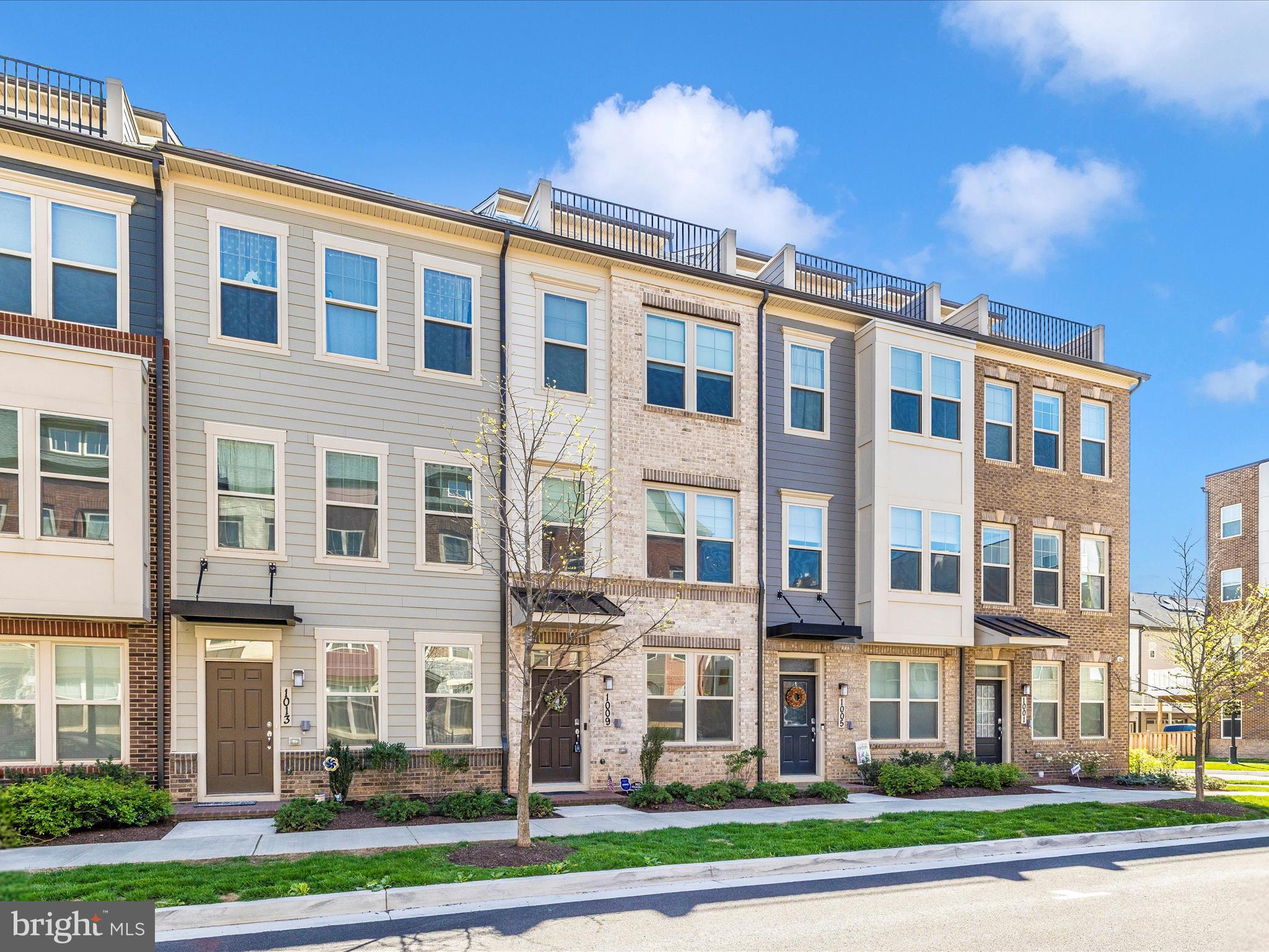 1009 ROCKWELL AVENUE