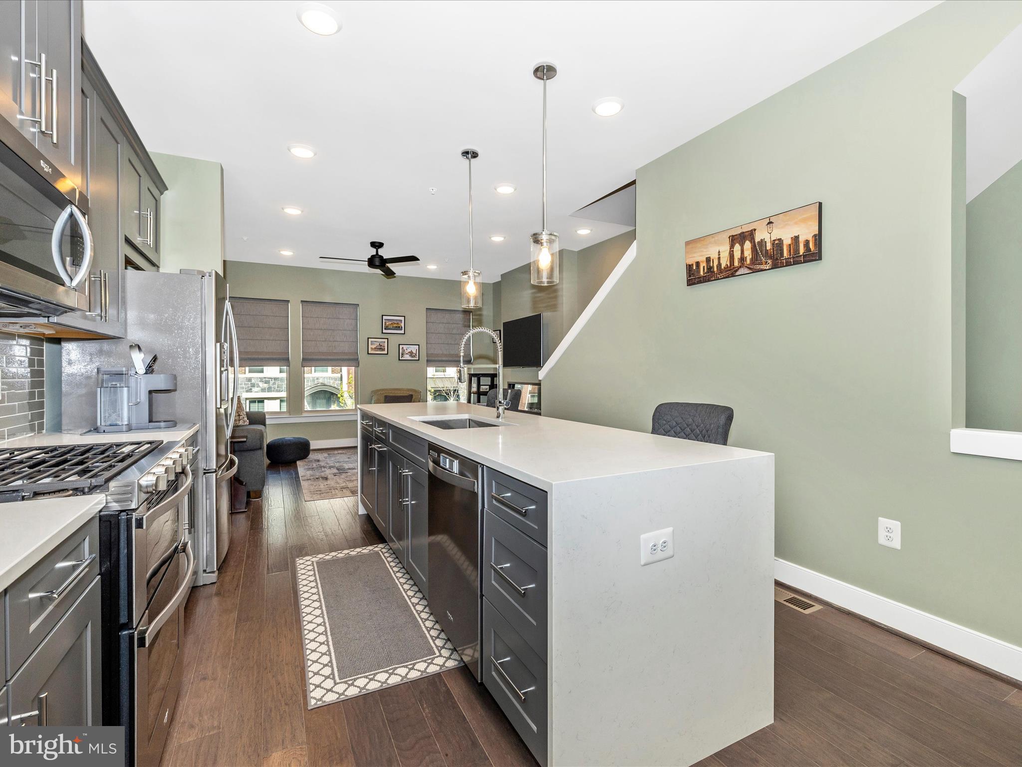 1009 ROCKWELL AVENUE