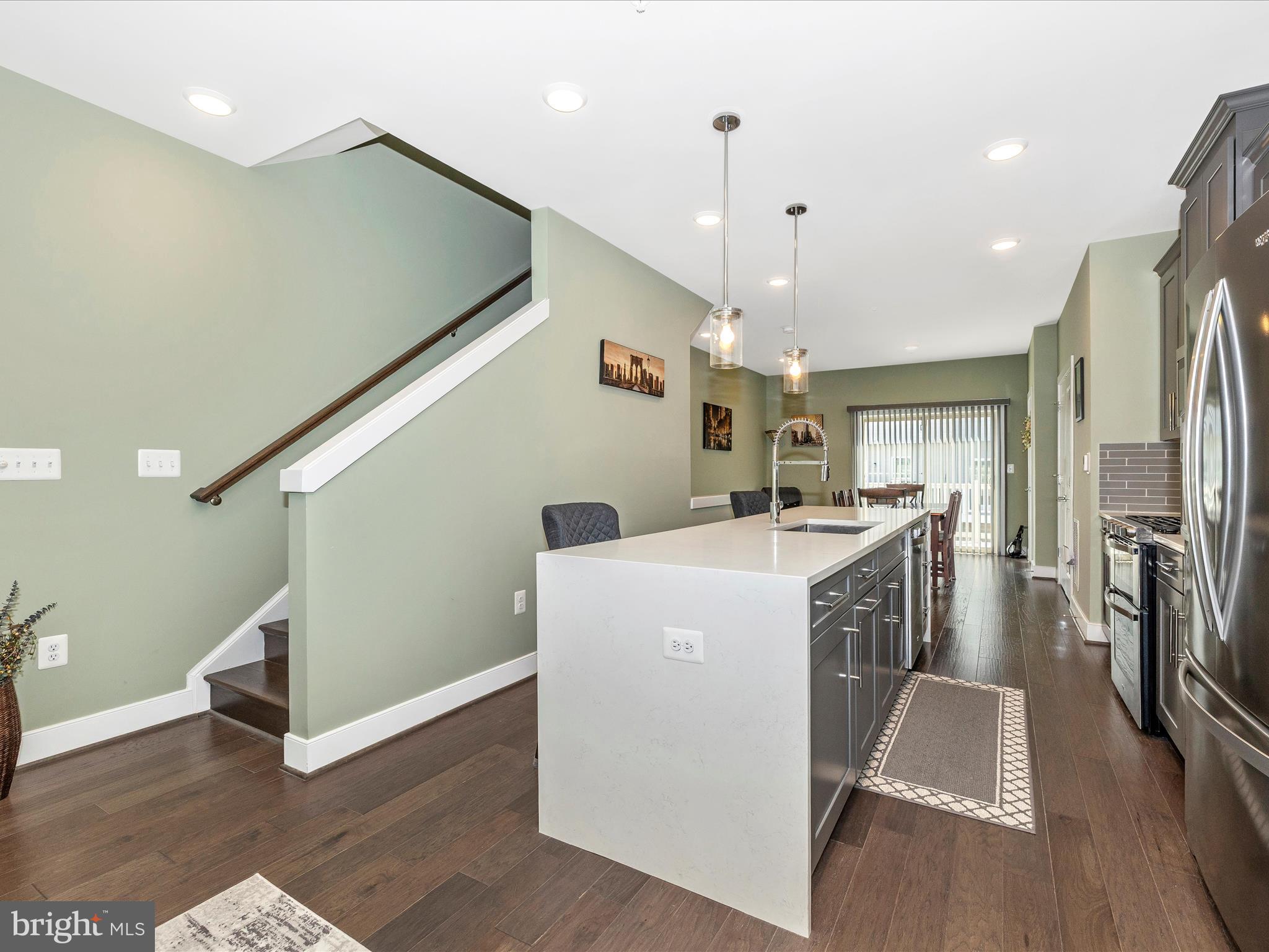 1009 ROCKWELL AVENUE