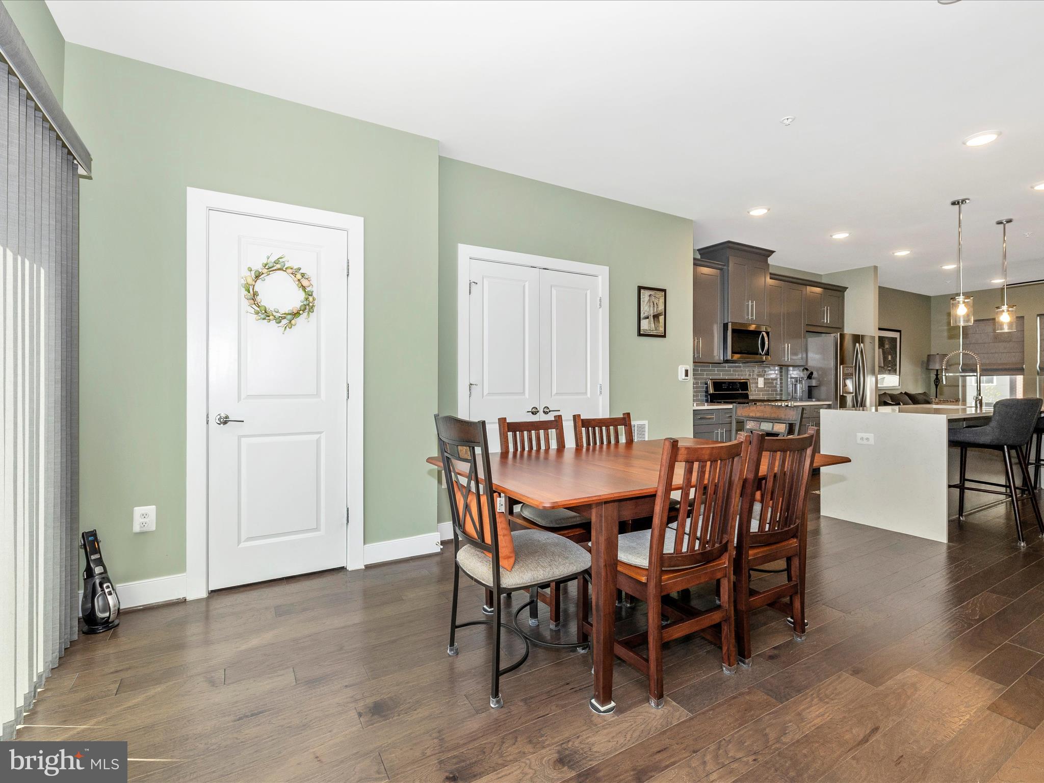 1009 ROCKWELL AVENUE