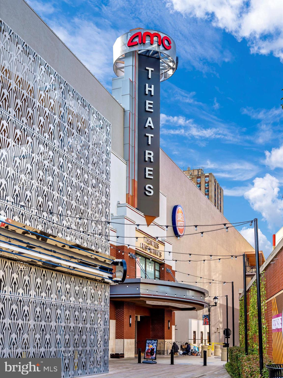 1009 ROCKWELL AVENUE