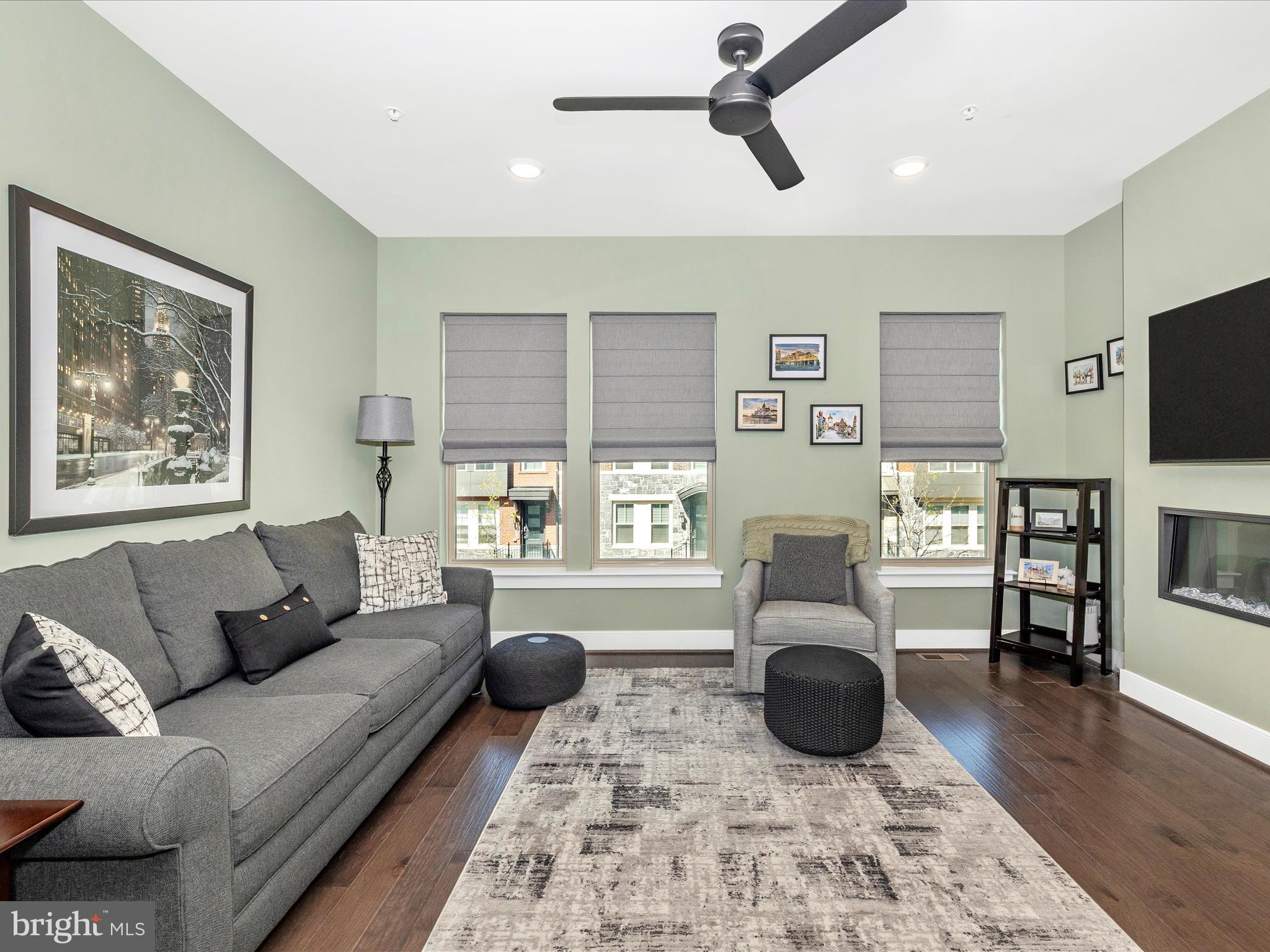 1009 ROCKWELL AVENUE