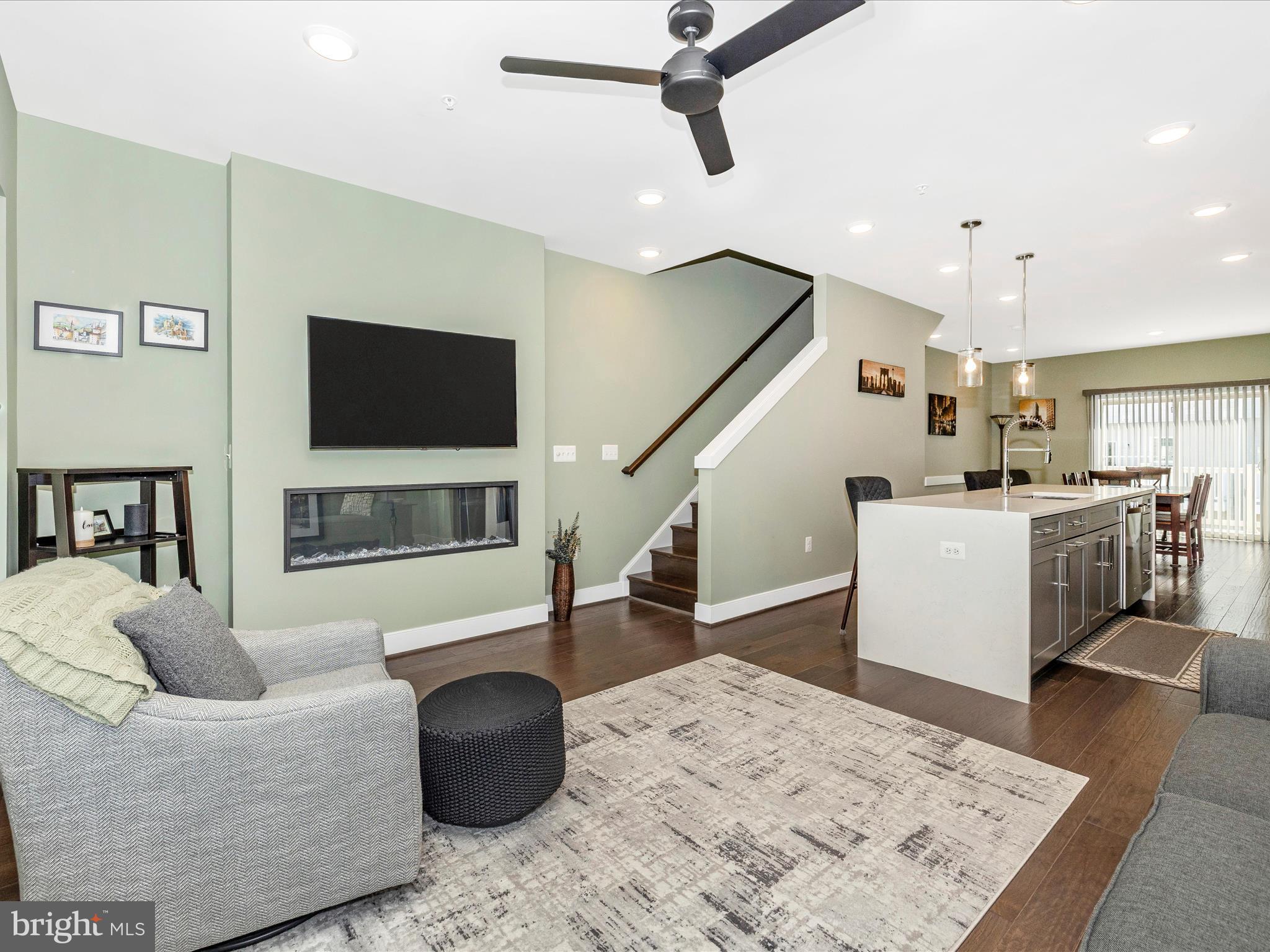 1009 ROCKWELL AVENUE