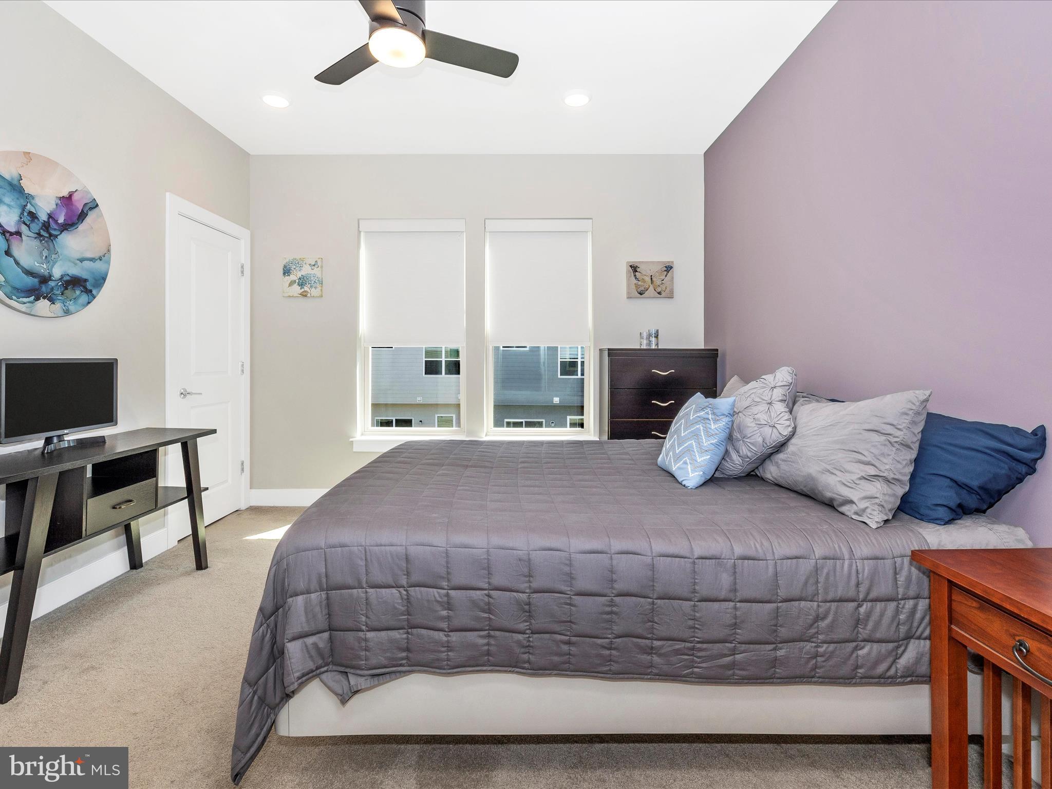 1009 ROCKWELL AVENUE