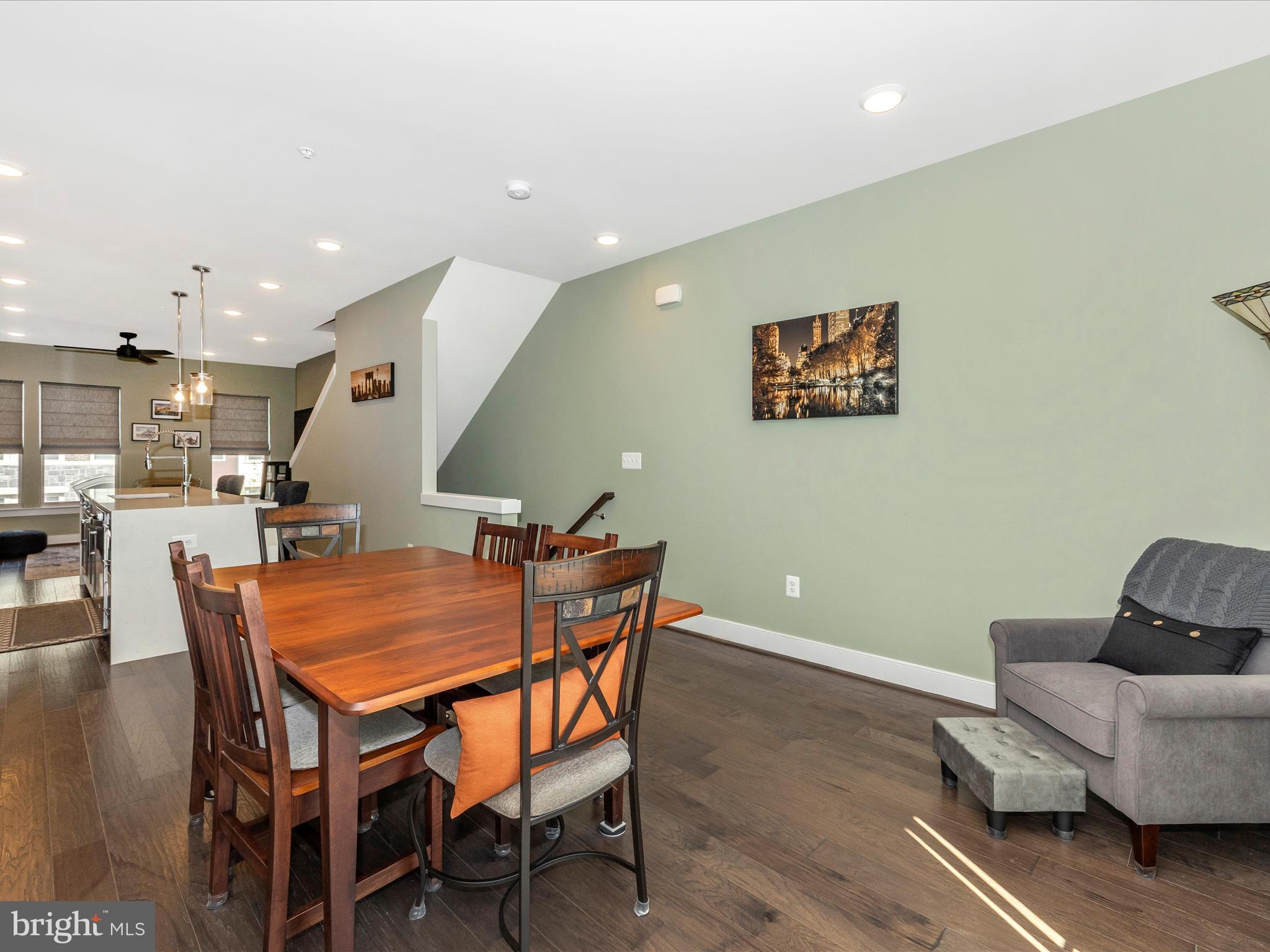 1009 ROCKWELL AVENUE