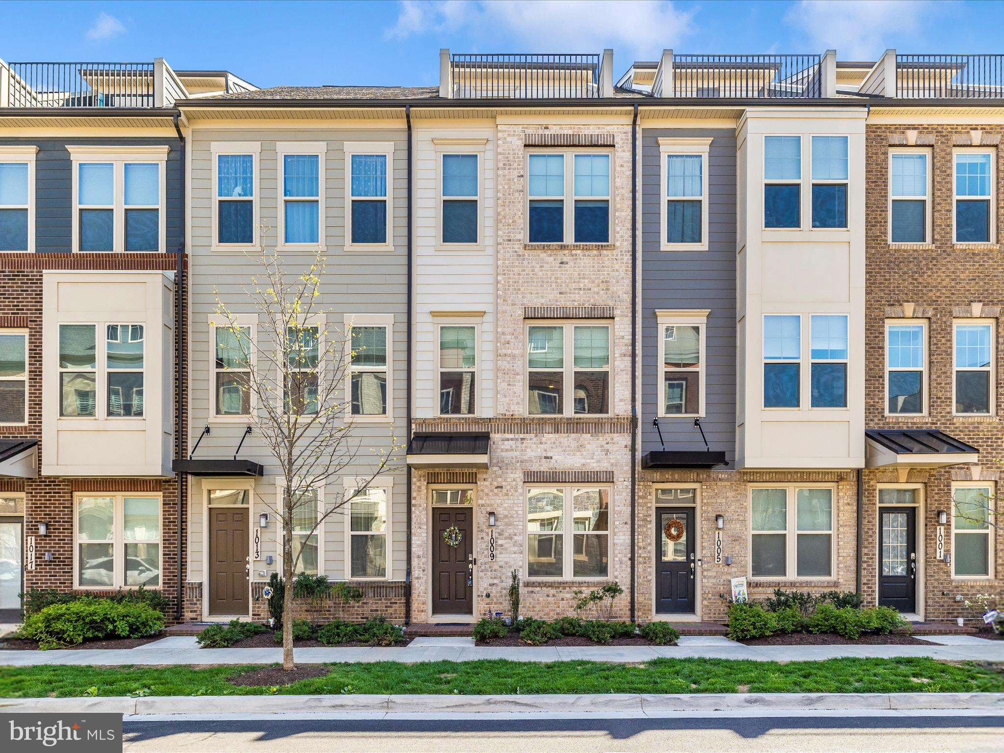 1009 ROCKWELL AVENUE