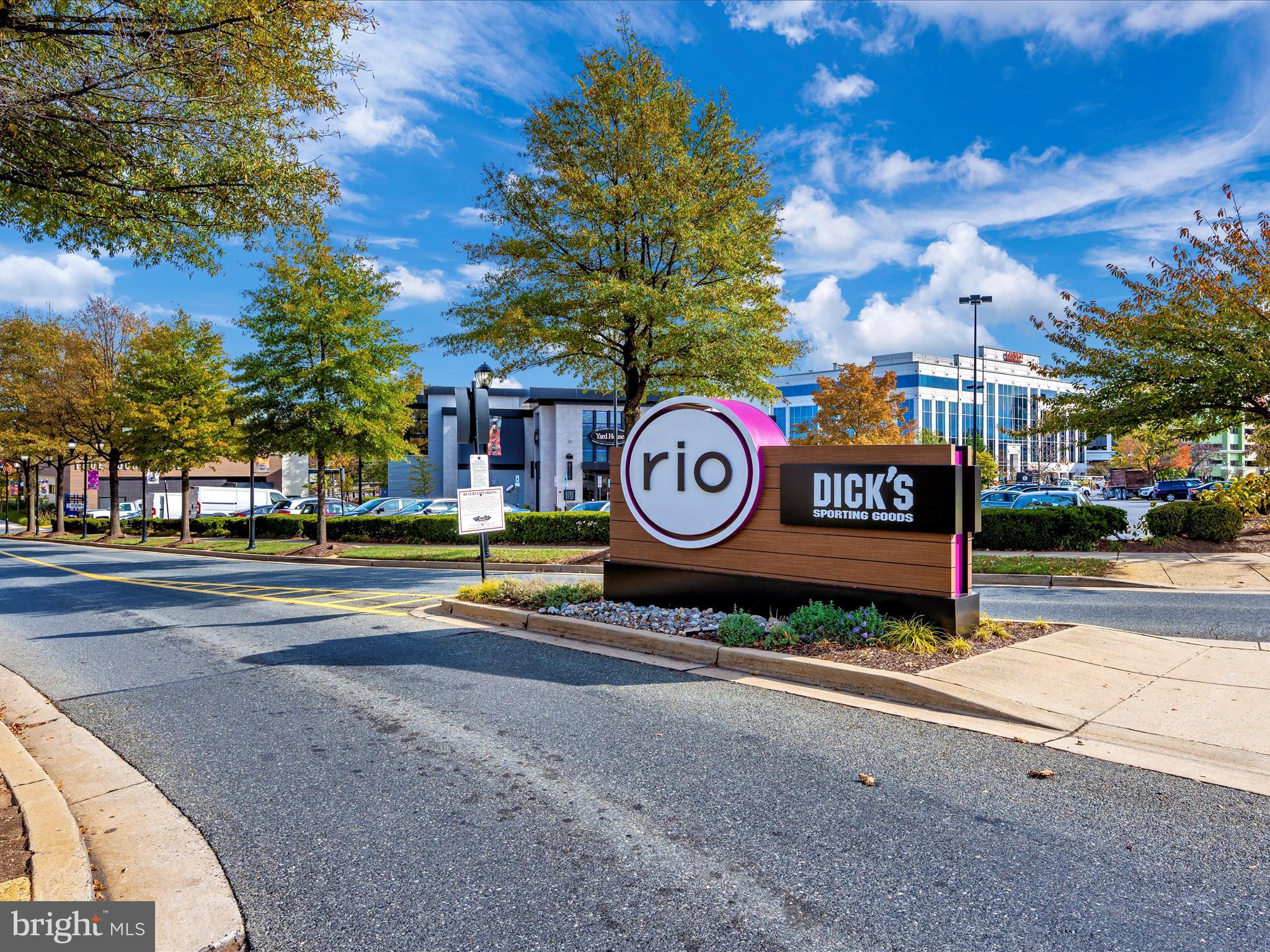 1009 ROCKWELL AVENUE