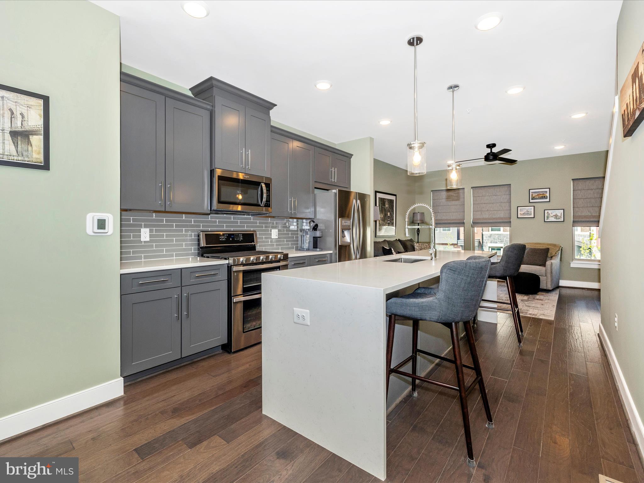 1009 ROCKWELL AVENUE