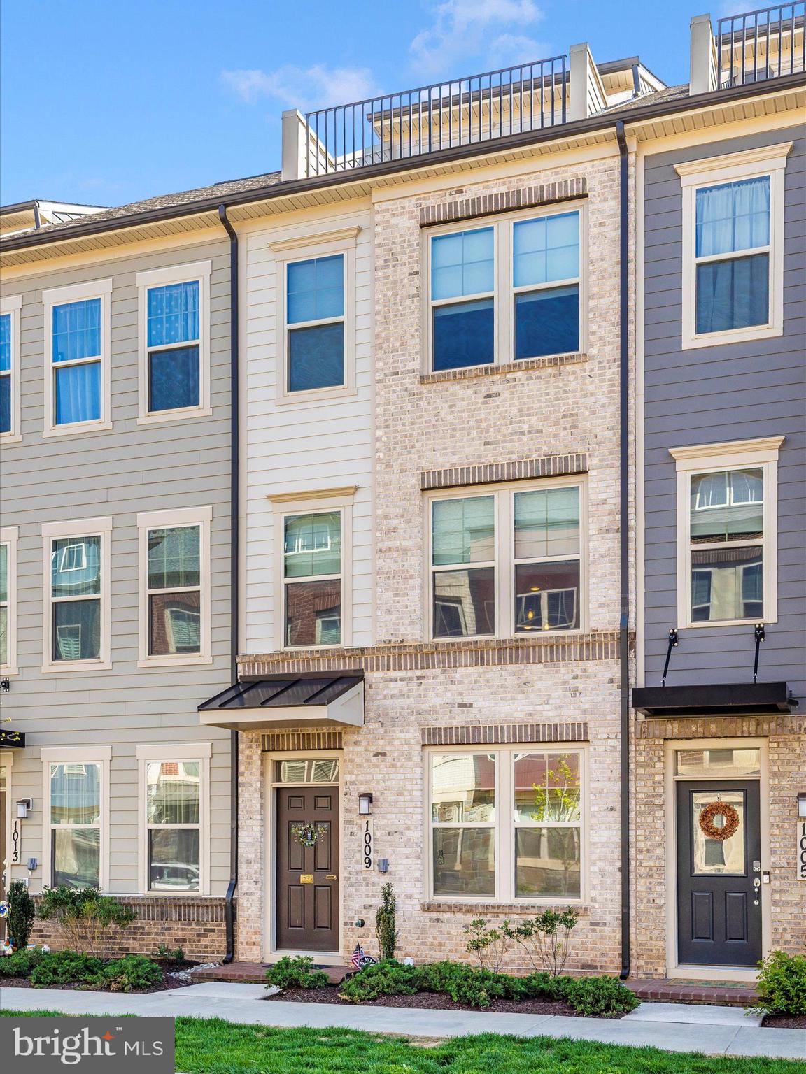 1009 ROCKWELL AVENUE