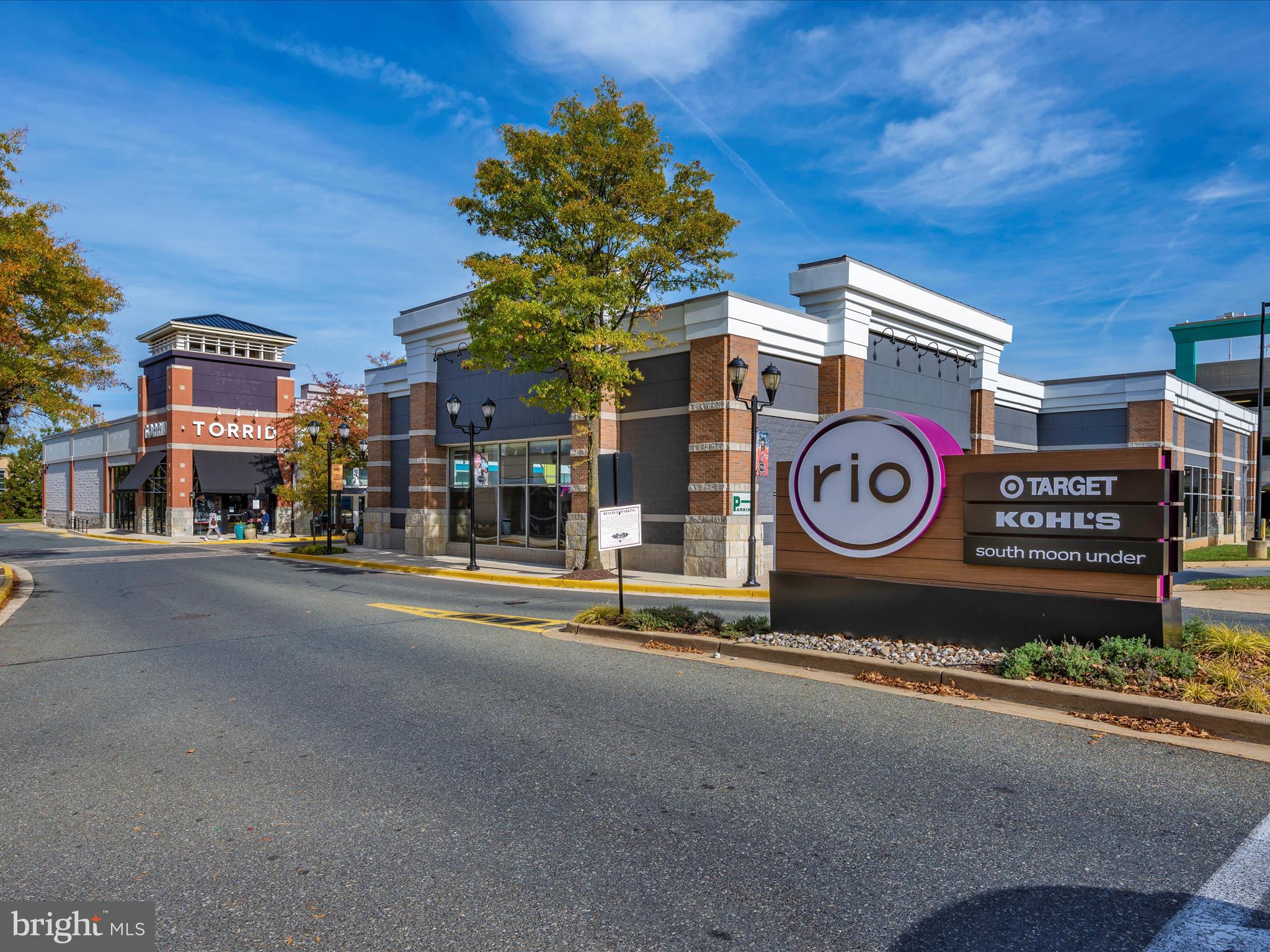 1009 ROCKWELL AVENUE