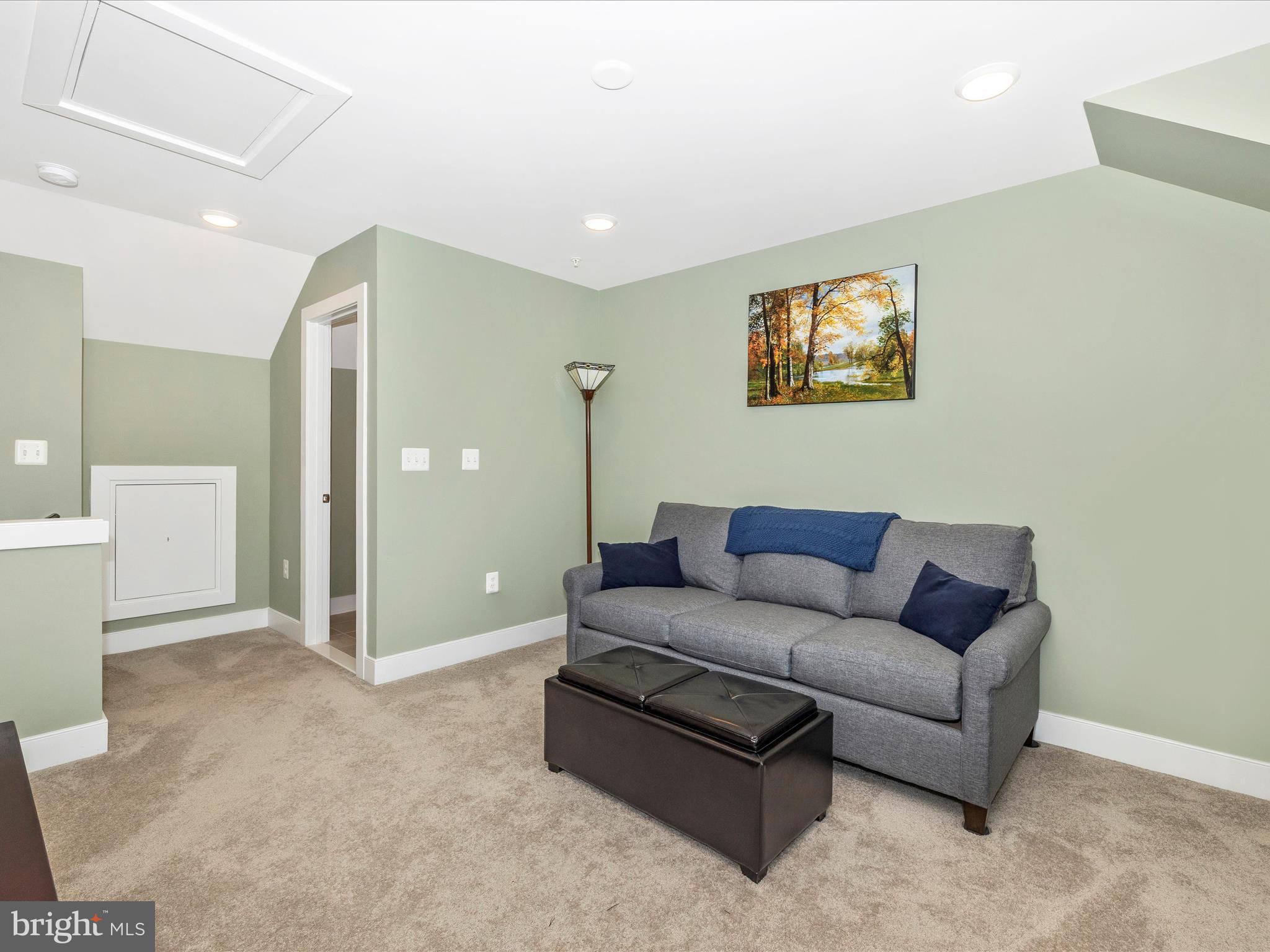 1009 ROCKWELL AVENUE