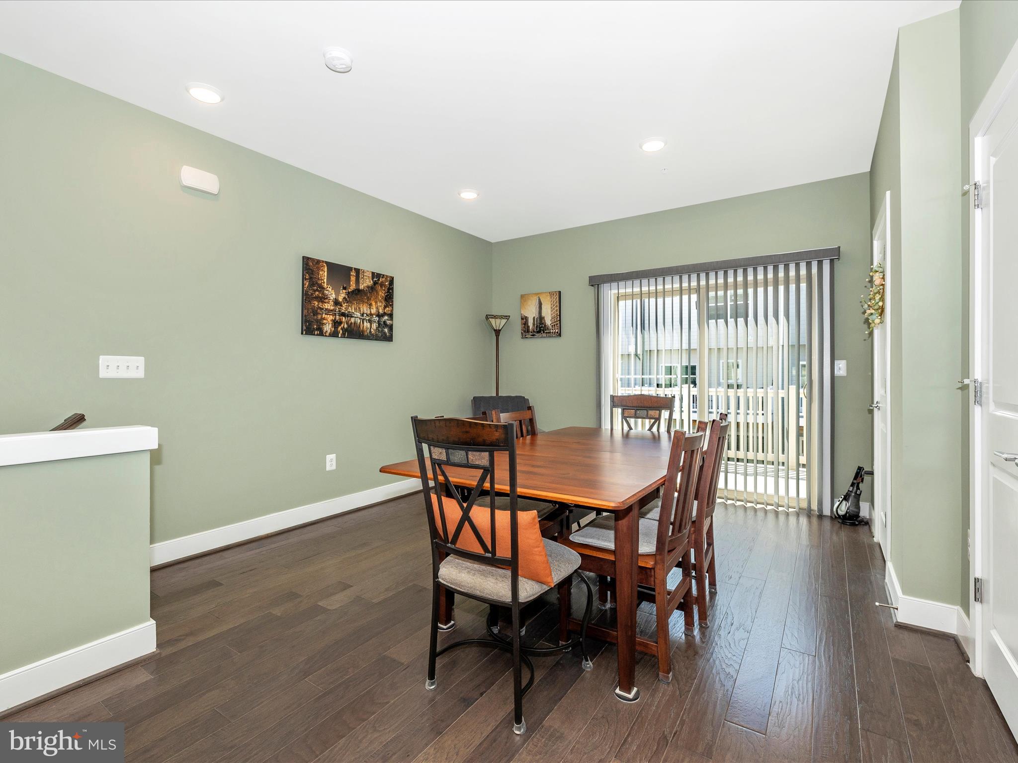 1009 ROCKWELL AVENUE