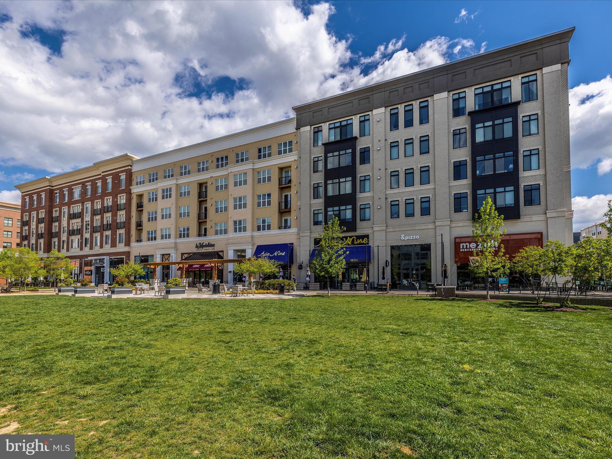 1009 ROCKWELL AVENUE