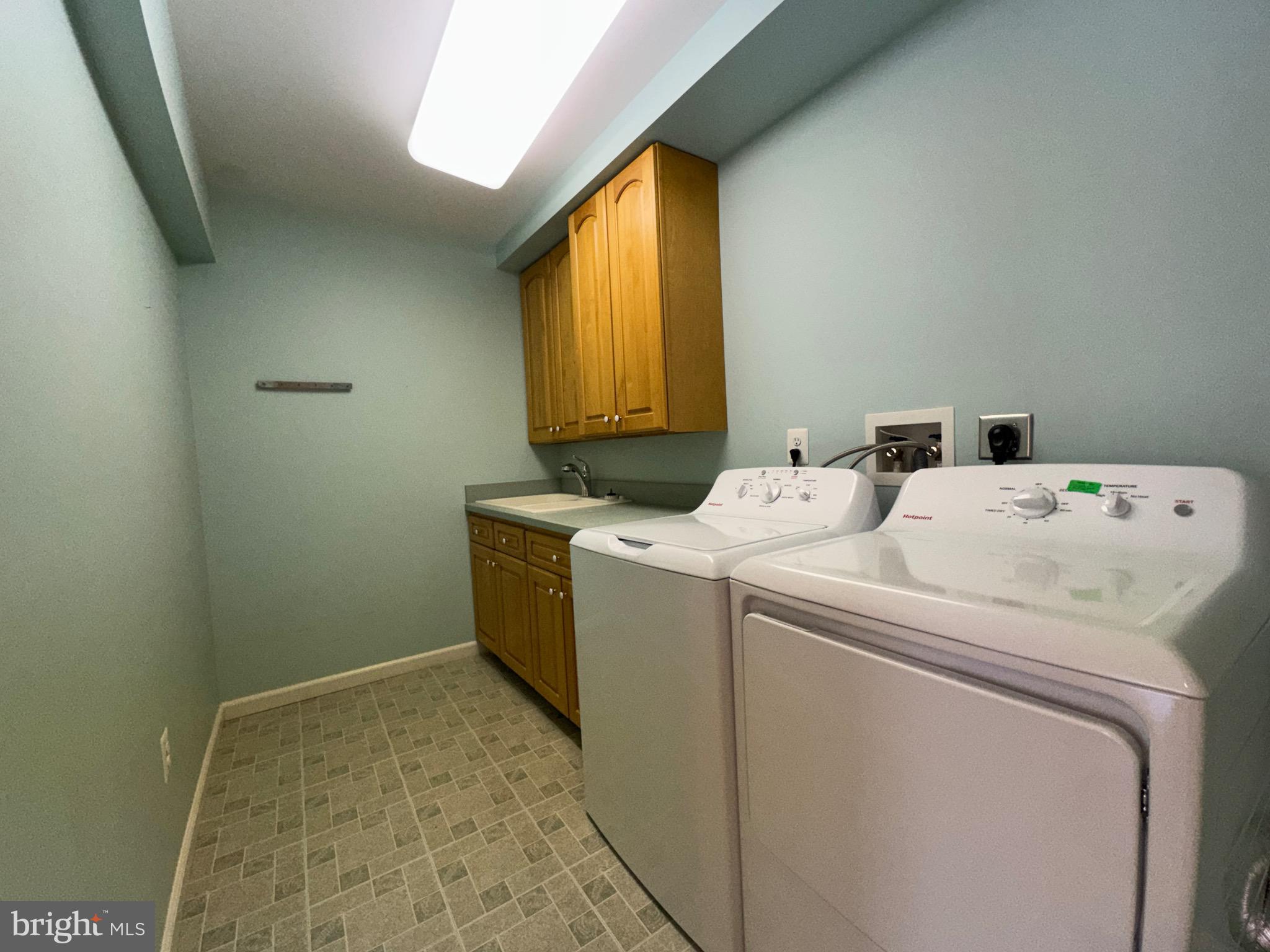 7904 WINDSOR KNOLL LANE