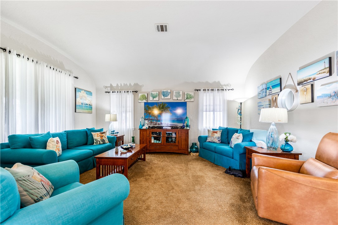 1321 E Hungerford Street