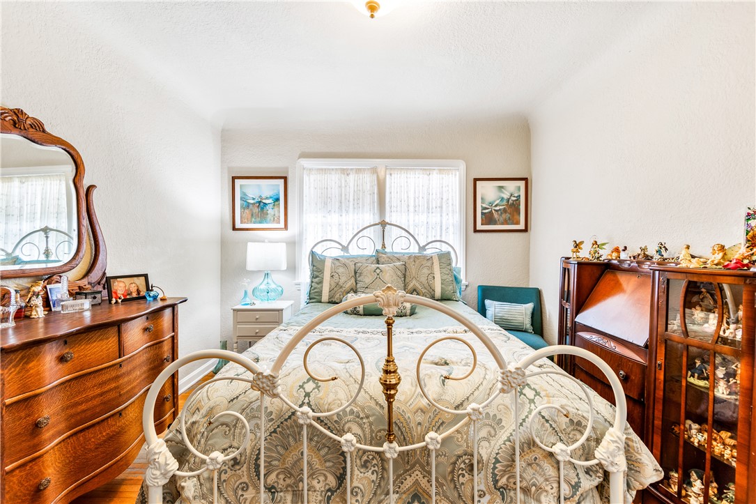 1321 E Hungerford Street