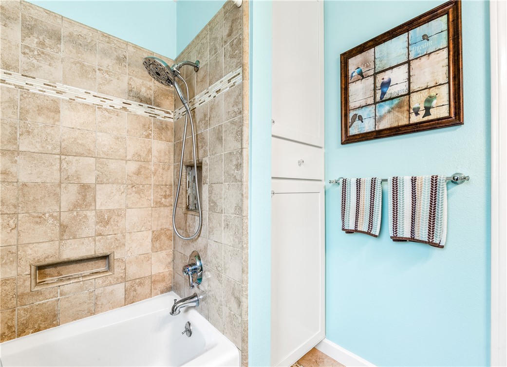 1321 E Hungerford Street