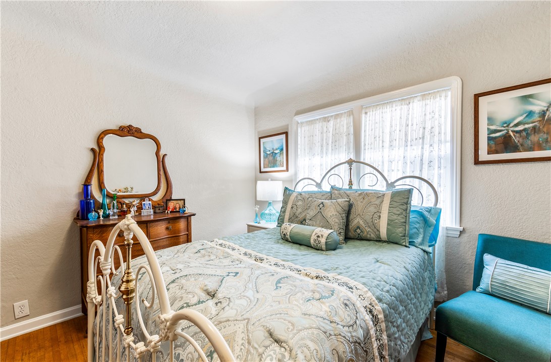 1321 E Hungerford Street