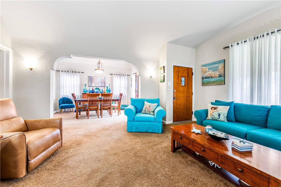 1321 E Hungerford Street