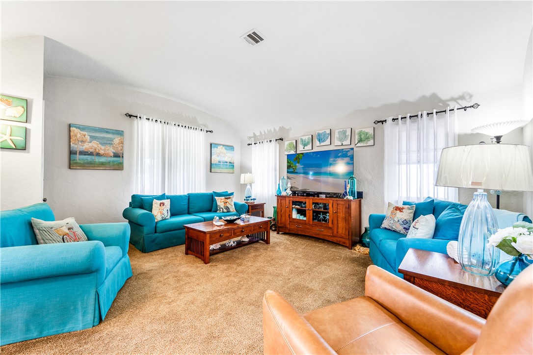 1321 E Hungerford Street