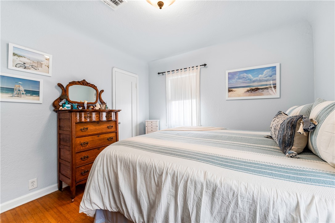 1321 E Hungerford Street