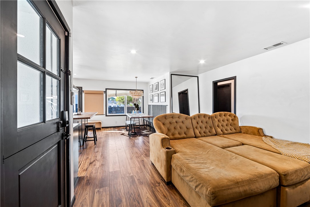 14806 Starbuck Street