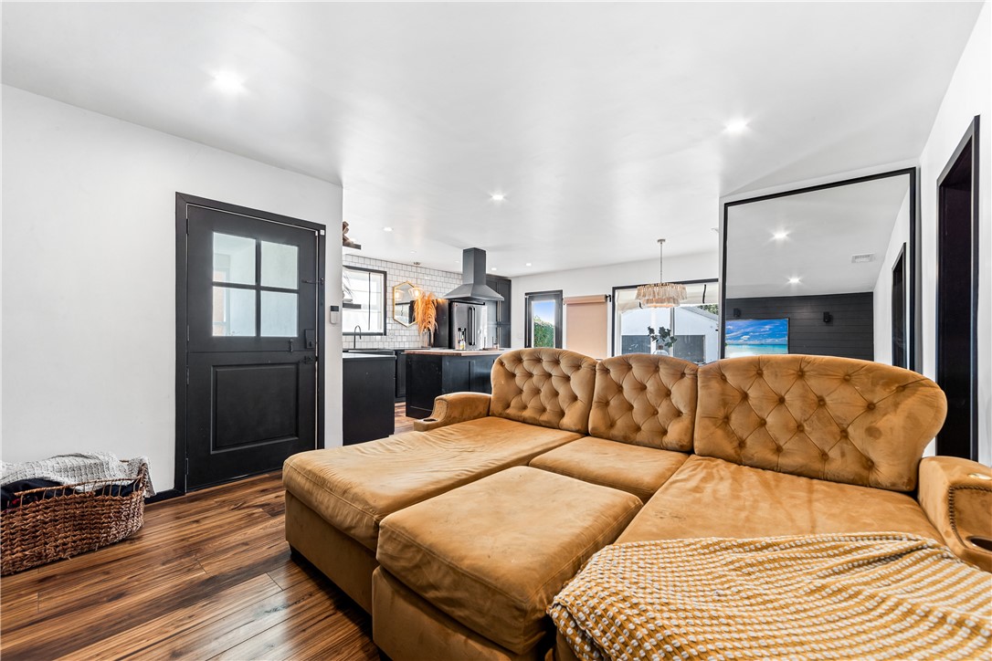 14806 Starbuck Street