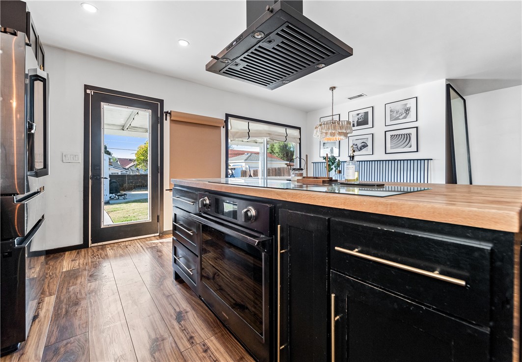 14806 Starbuck Street