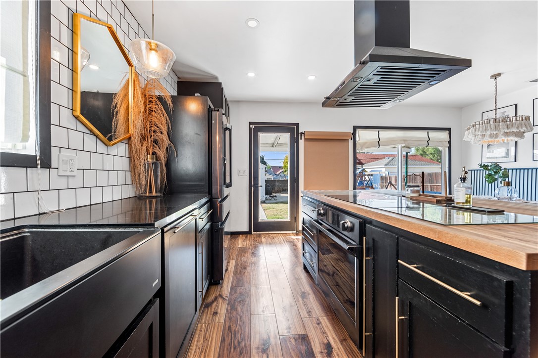 14806 Starbuck Street