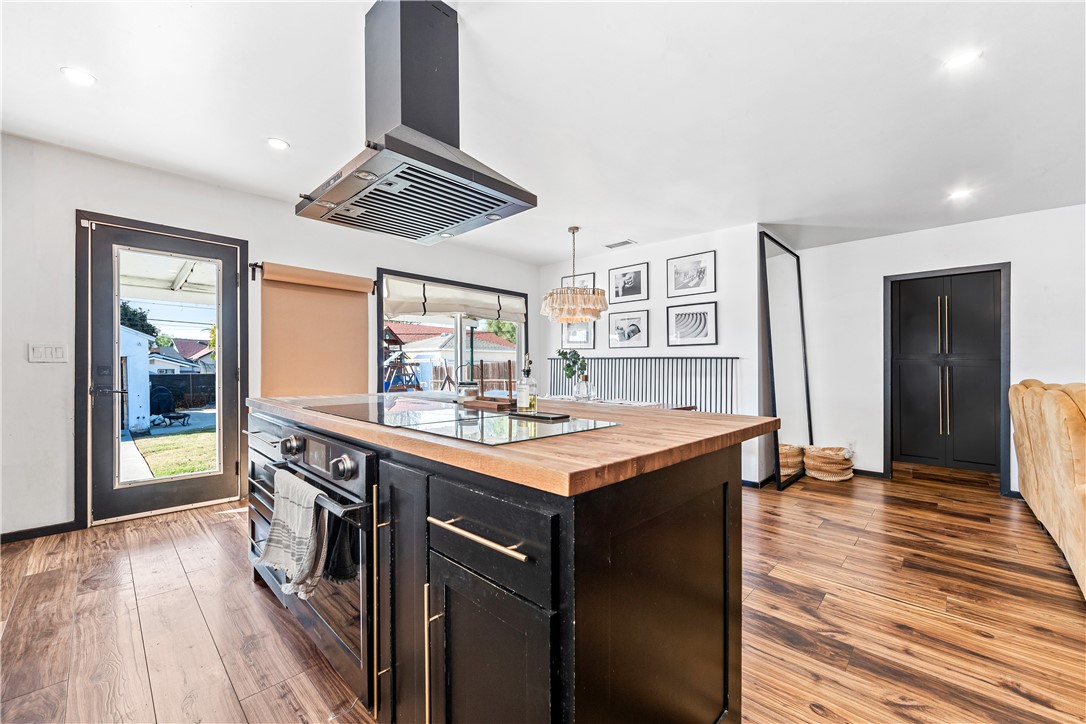 14806 Starbuck Street