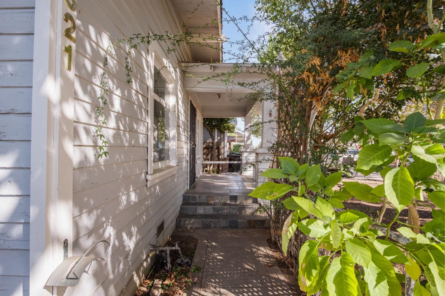 1321 San Joaquin Street