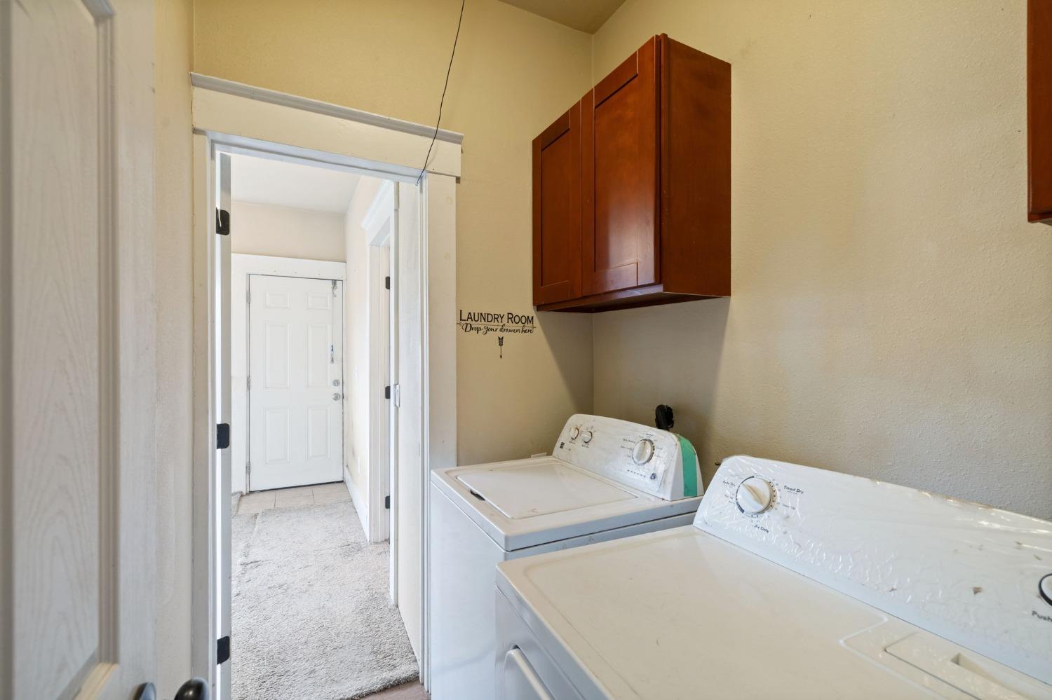 3264 E Kerckhoff Avenue