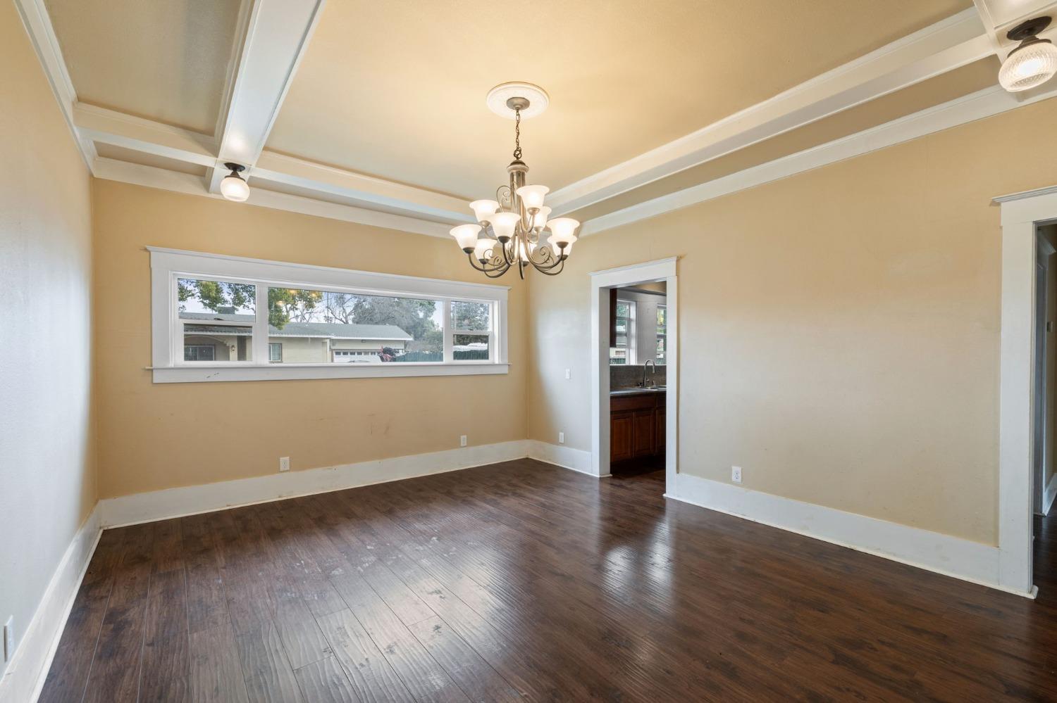 3264 E Kerckhoff Avenue