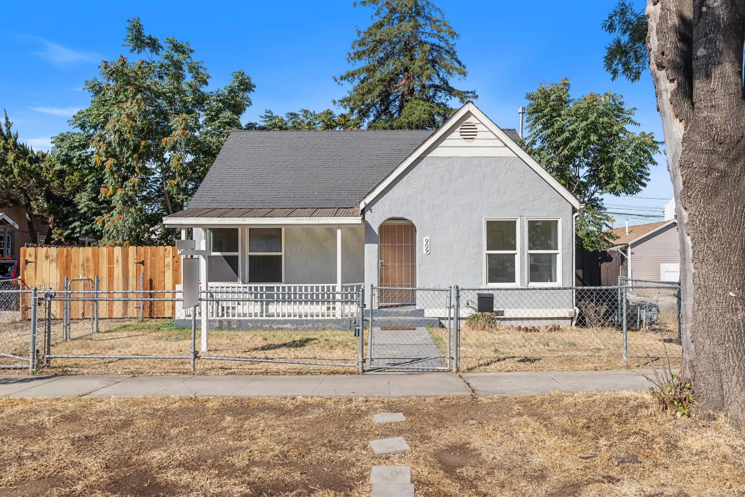 909 3rd Street