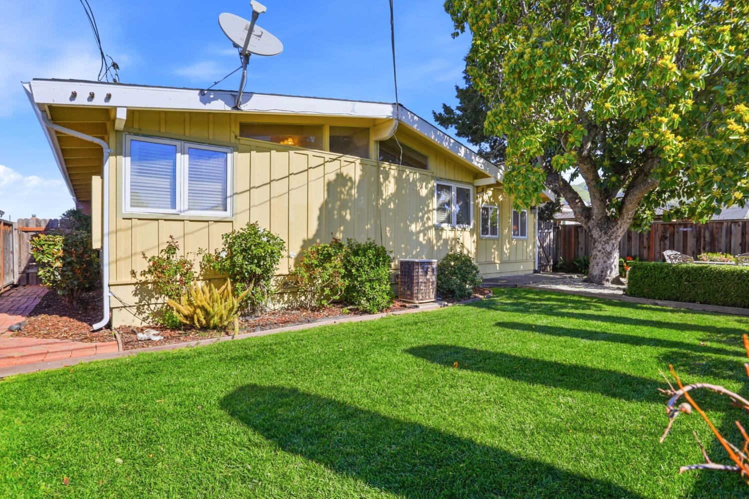 3398 Pepper Tree Lane