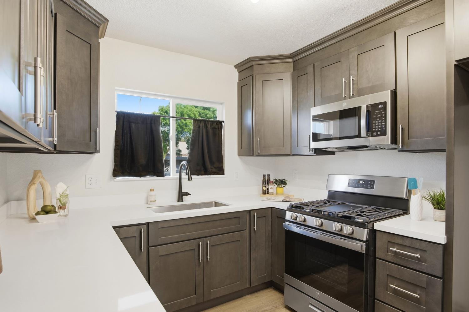 1913 S California Street