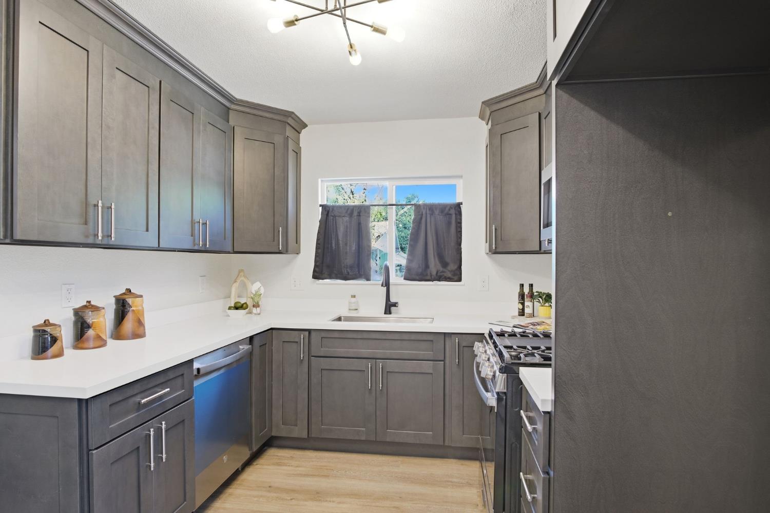 1913 S California Street