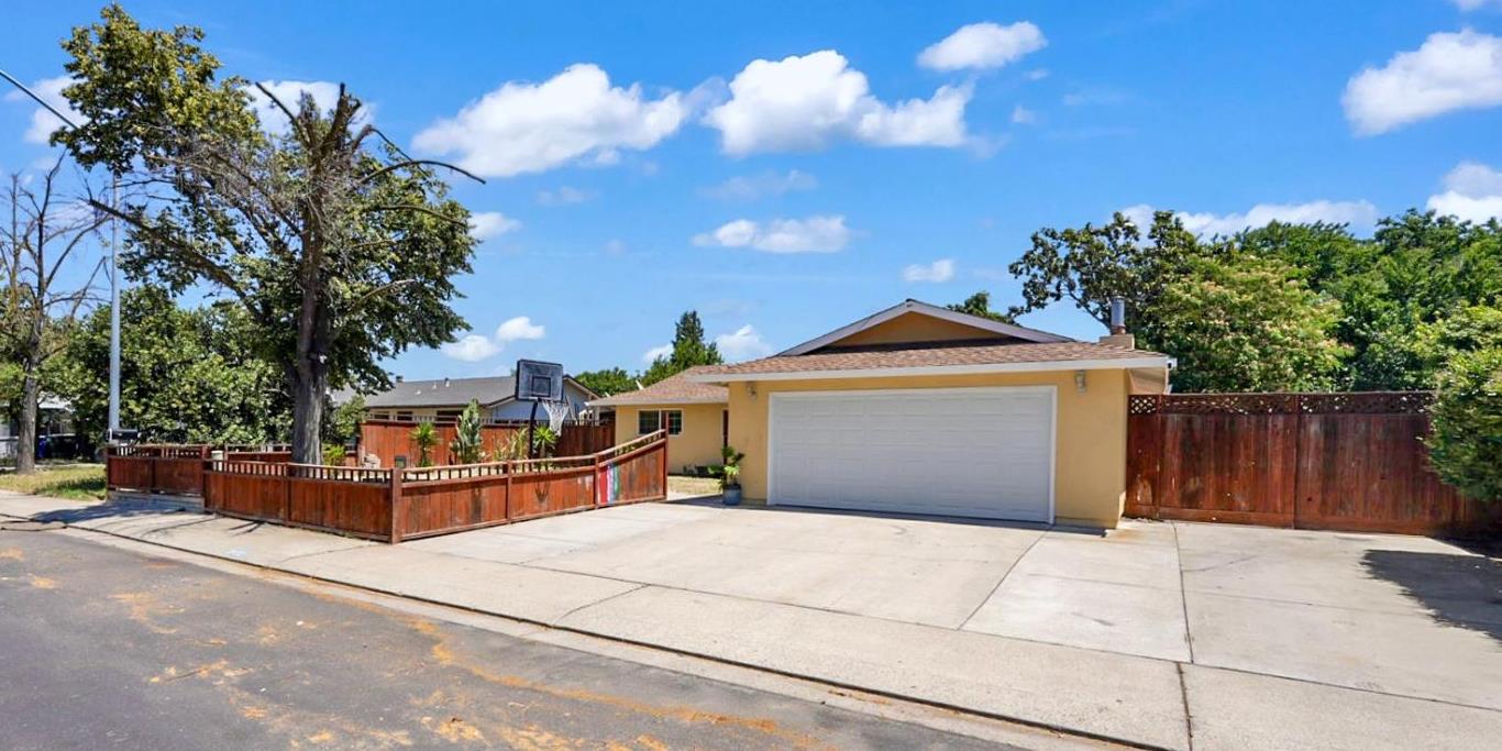 3832 Moorea Drive