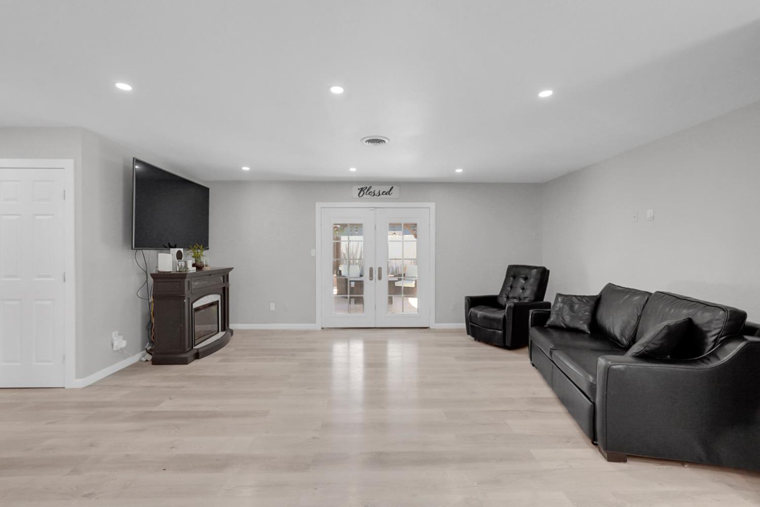 3832 Moorea Drive