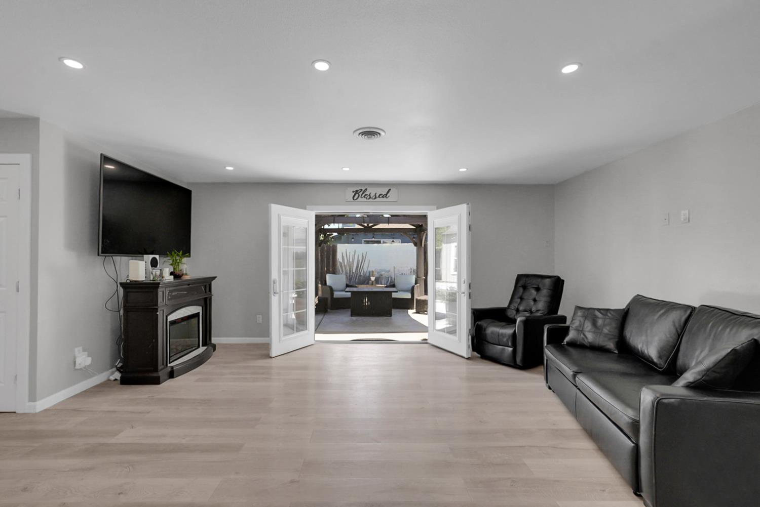 3832 Moorea Drive