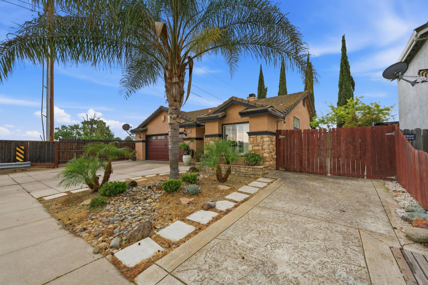 592 Charlemagne Lane