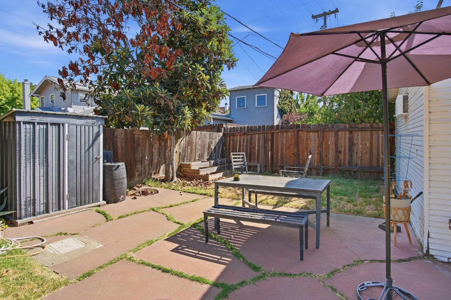 1427 W Willow Street
