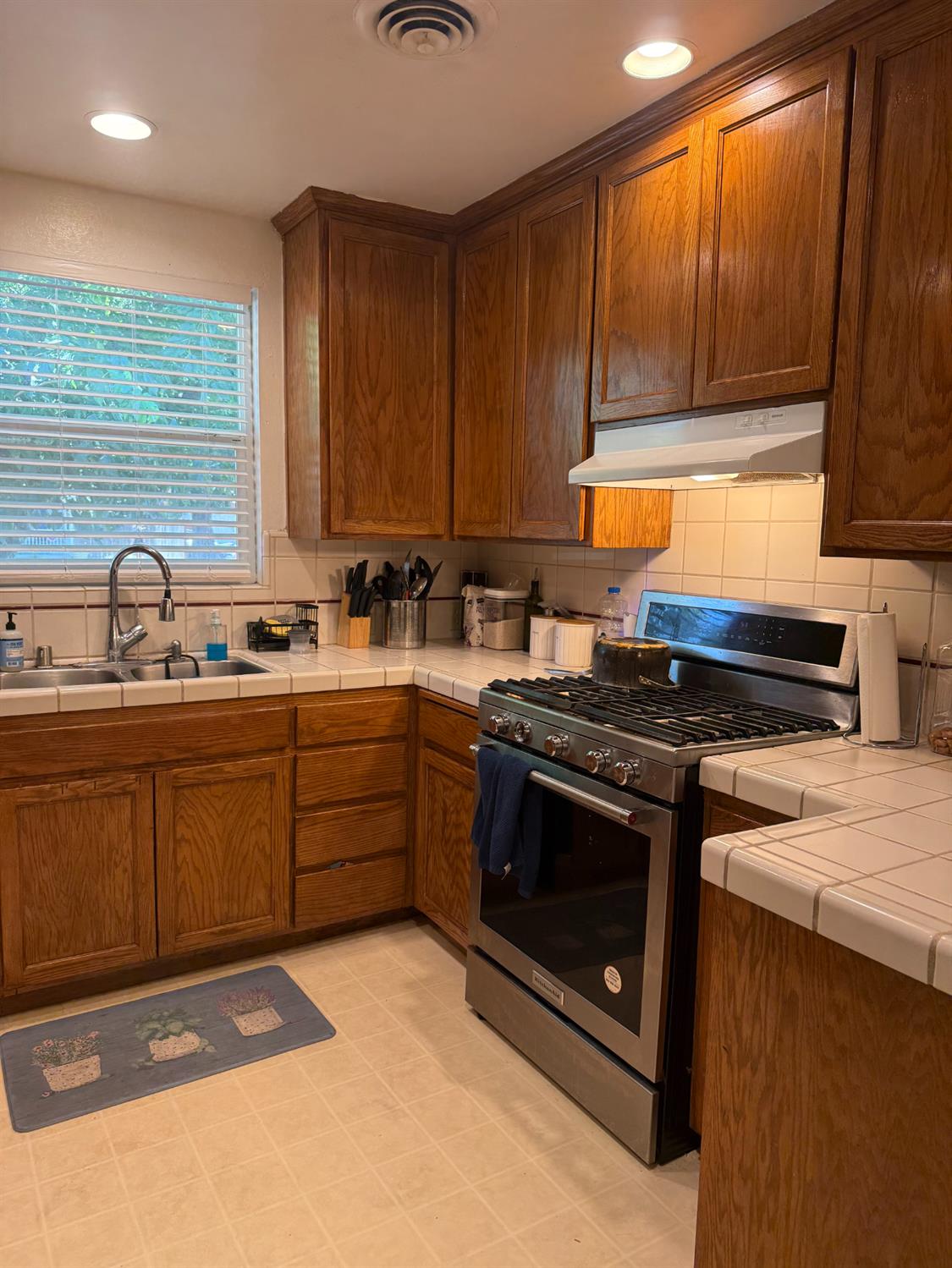 465 W 22nd Street