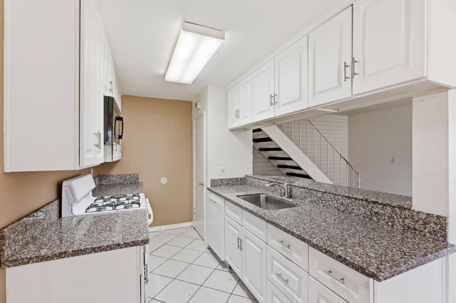 4524 Greenholme Drive 2